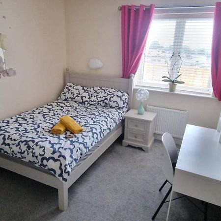 Miller'S Guest Room With Shared Bathroom Swords Esterno foto