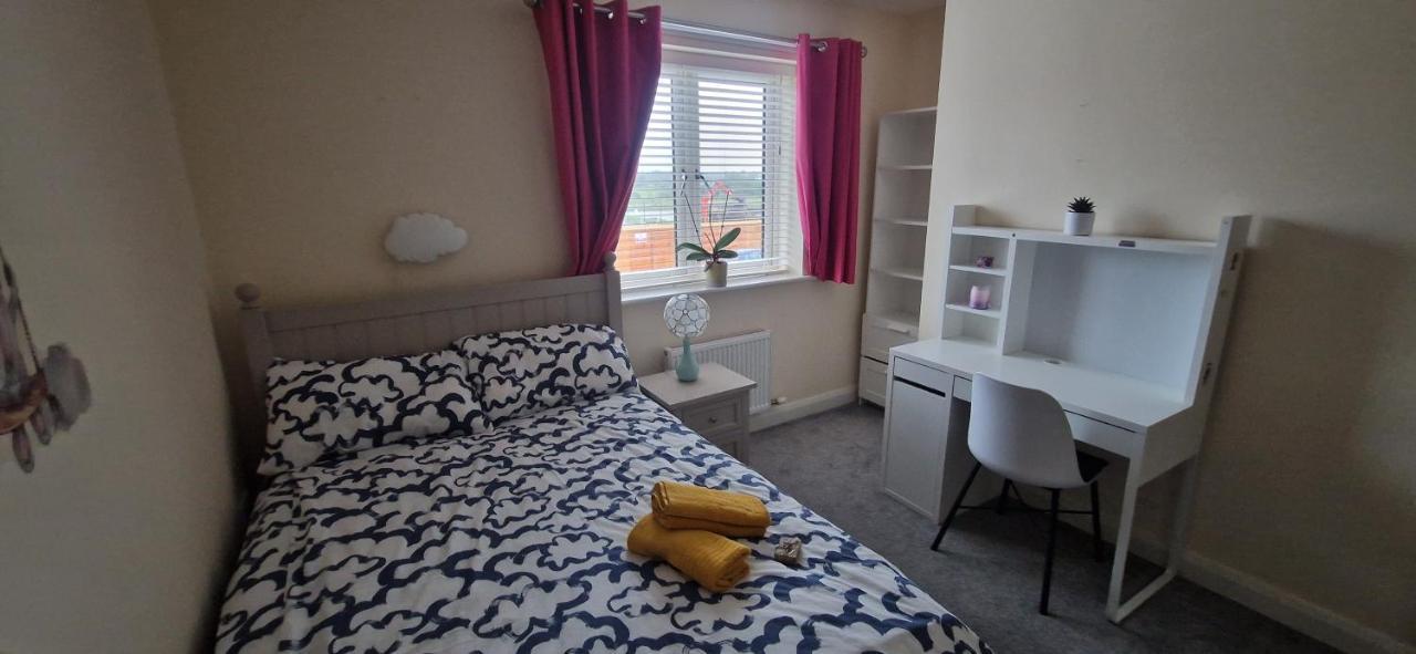 Miller'S Guest Room With Shared Bathroom Swords Esterno foto